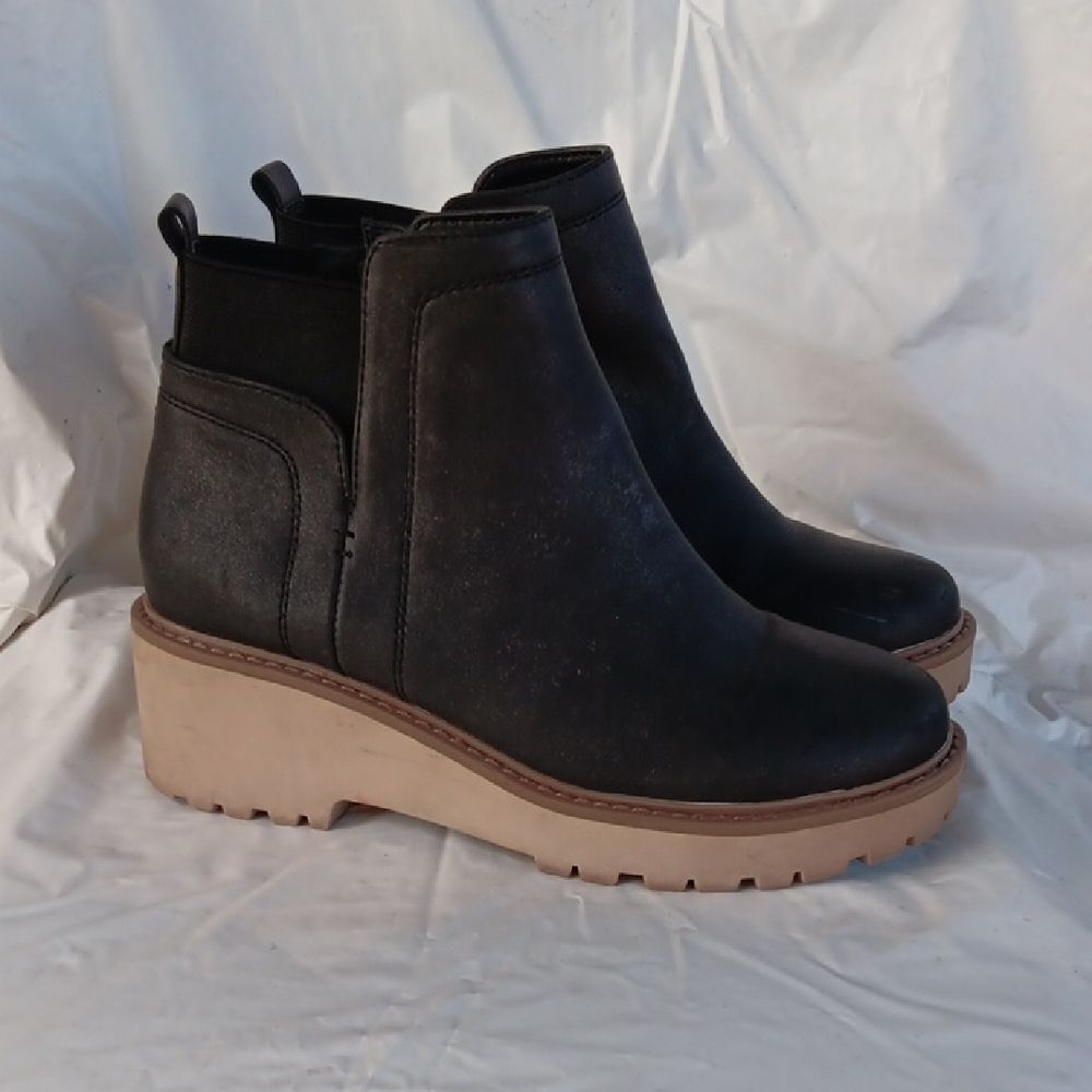Dolce Vita Black Ankle Boots with Tan Sole Size S-5